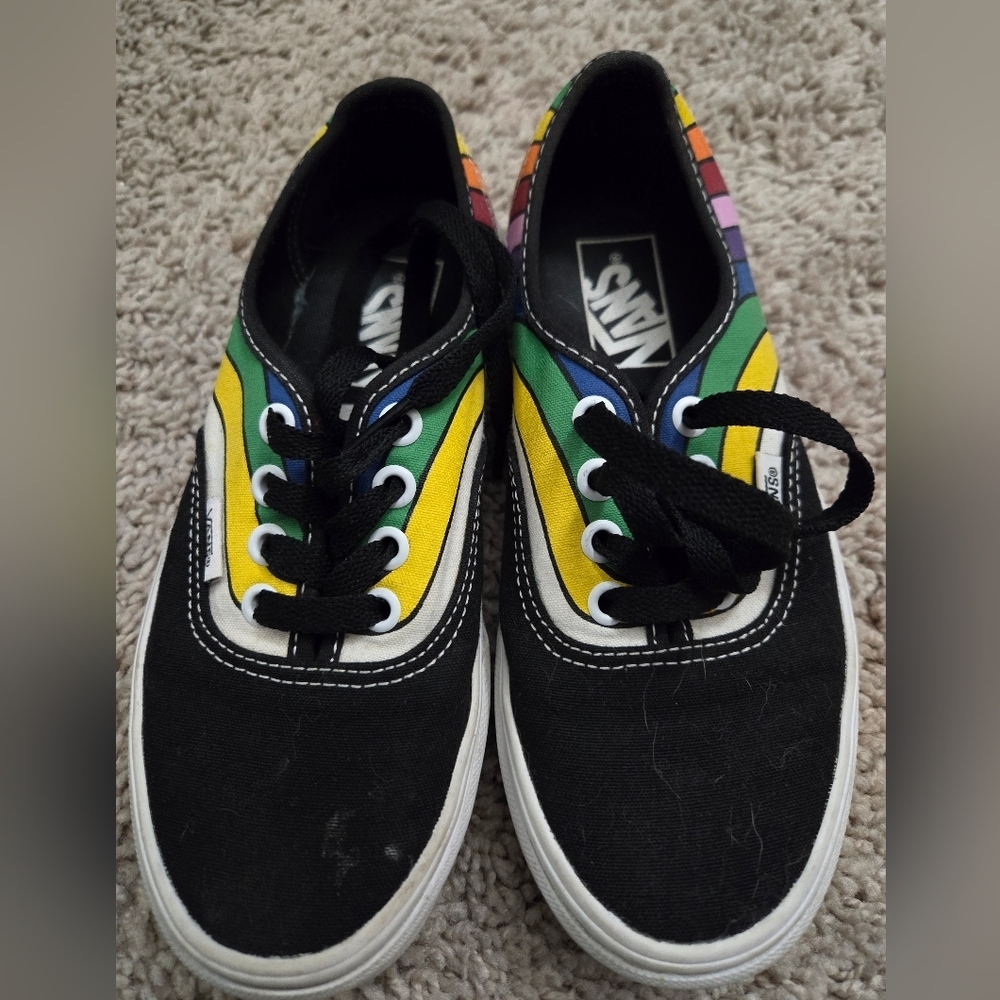 Tennis shoes